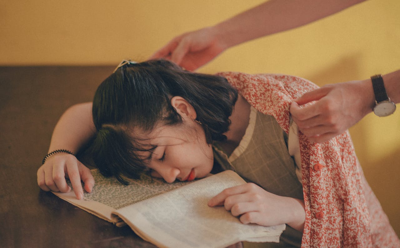 Narcolepsy: Recognizing the Signs and Managing Sudden Sleep Attacks